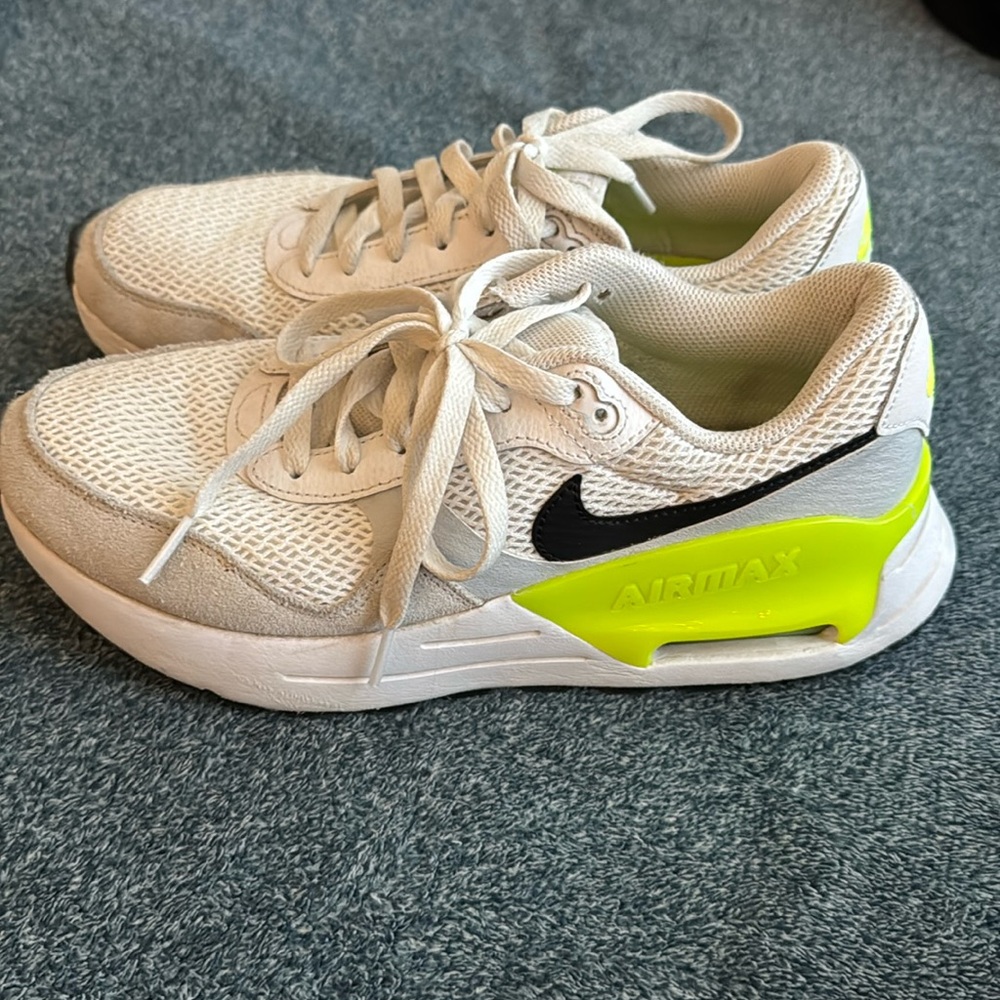 Nike AIRMAX Women’s size 9